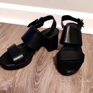New Aerosols Black Platform Sandals Size 8 Never Worn